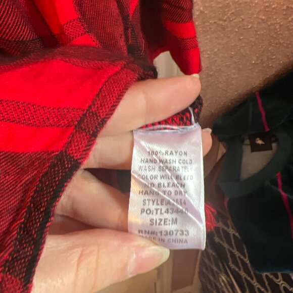 Red & Black Plaid Button-Up Tunic Blouse By Umgee M Frayed Hem 100% Rayon Made I - Picture 6 of 6